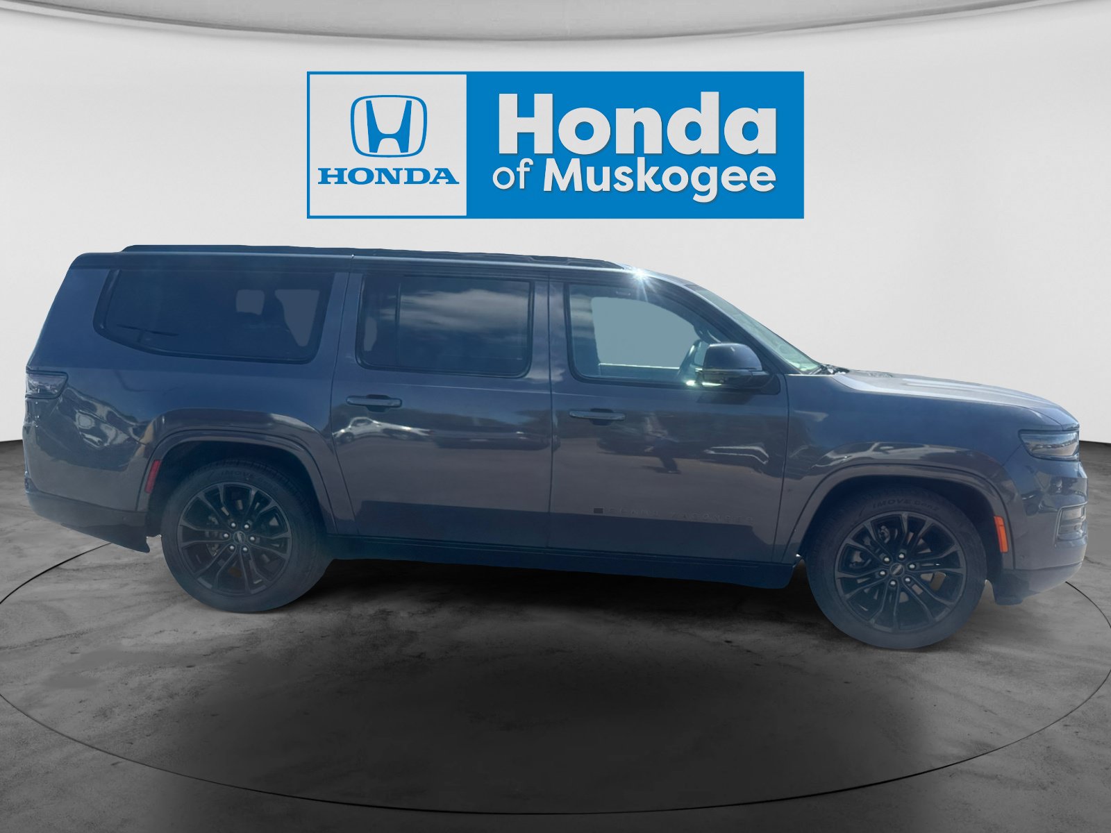 Used 2024 Jeep Grand Wagoneer L Series II w/ Quick Order Packagew 28T AWD/4WD image 4
