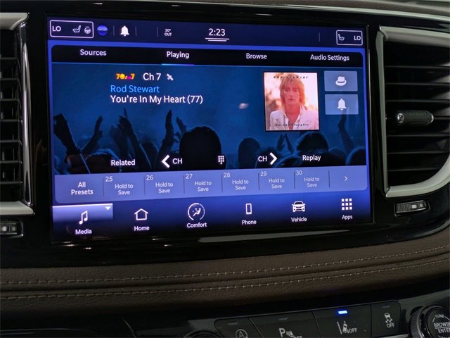 Used 2021 Chrysler Pacifica Touring-L image 21