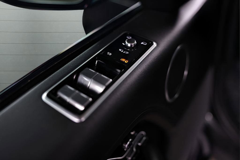 Used 2021 Land Rover Range Rover P525 Westminster Edition image 28