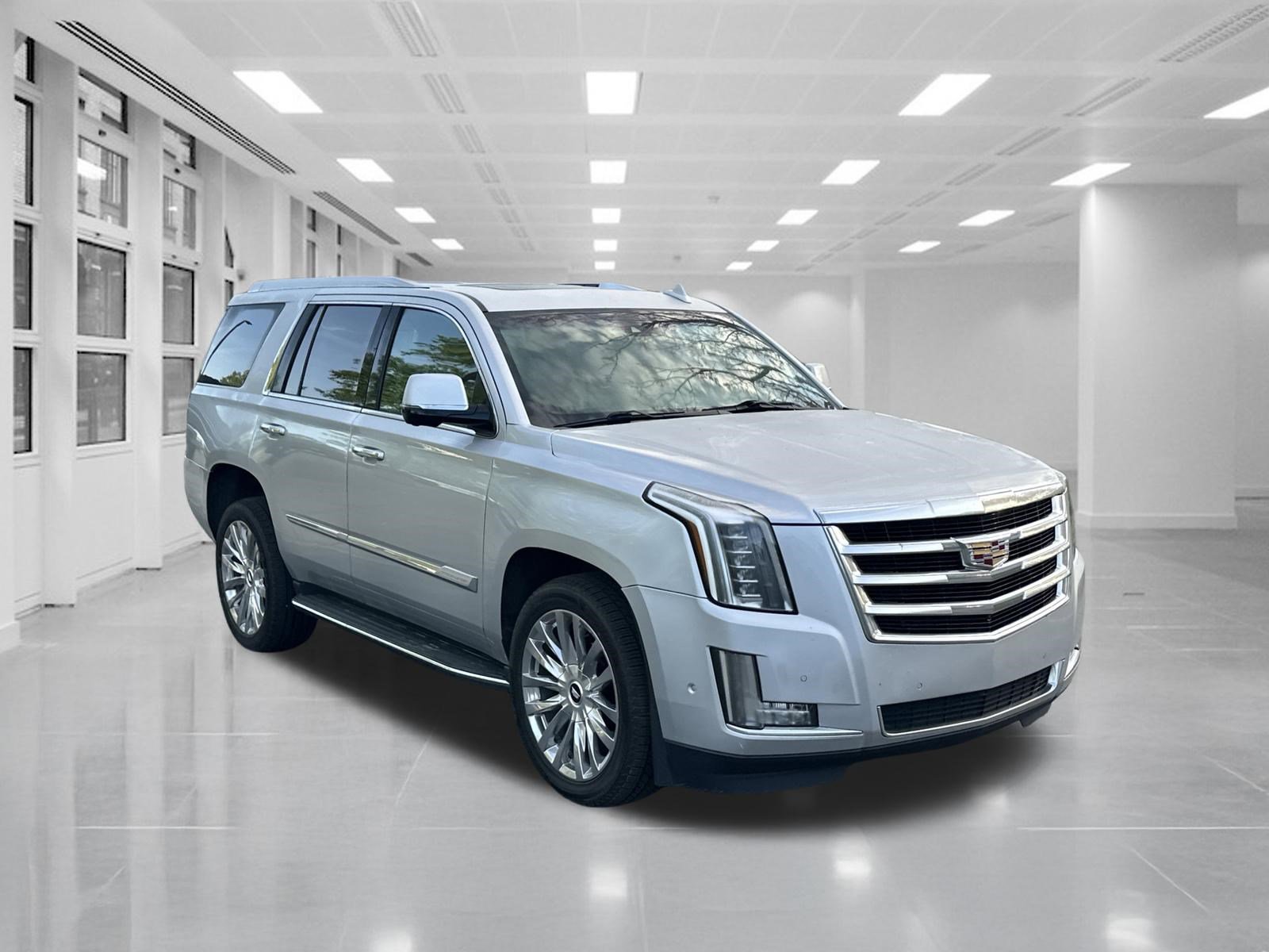 Used 2017 Cadillac Escalade Luxury image 3