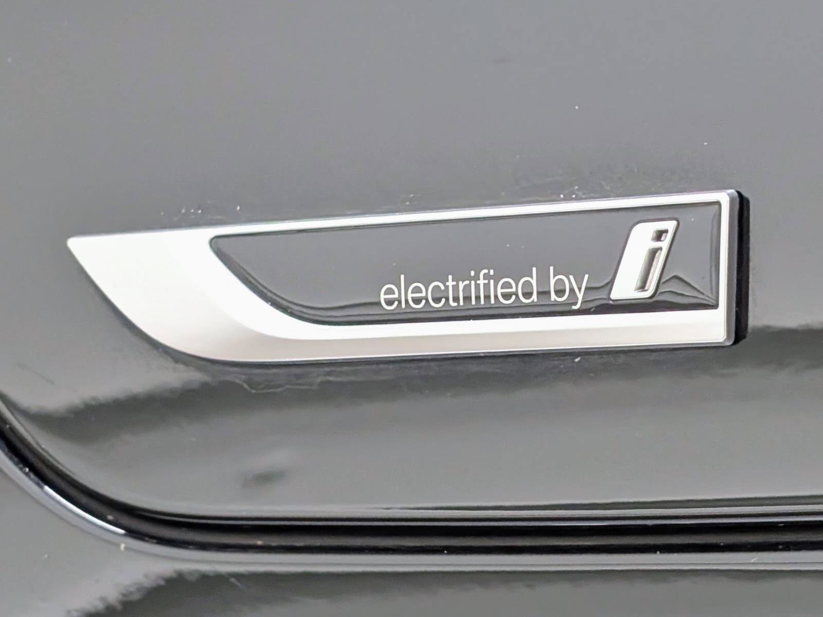 Used 2023 BMW 530e w/ Convenience Package image 11