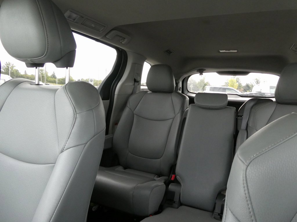 Used 2023 Toyota Sienna XLE image 38