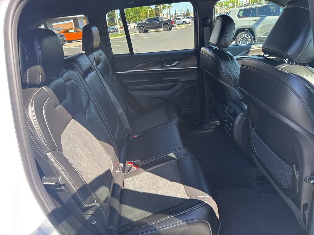 New 2026 Jeep Grand Cherokee Altitude AWD/4WD image 15