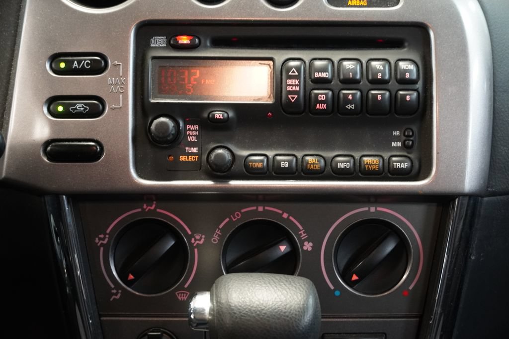Used 2005 Pontiac Vibe w/ Power Group Value Package FWD image 18