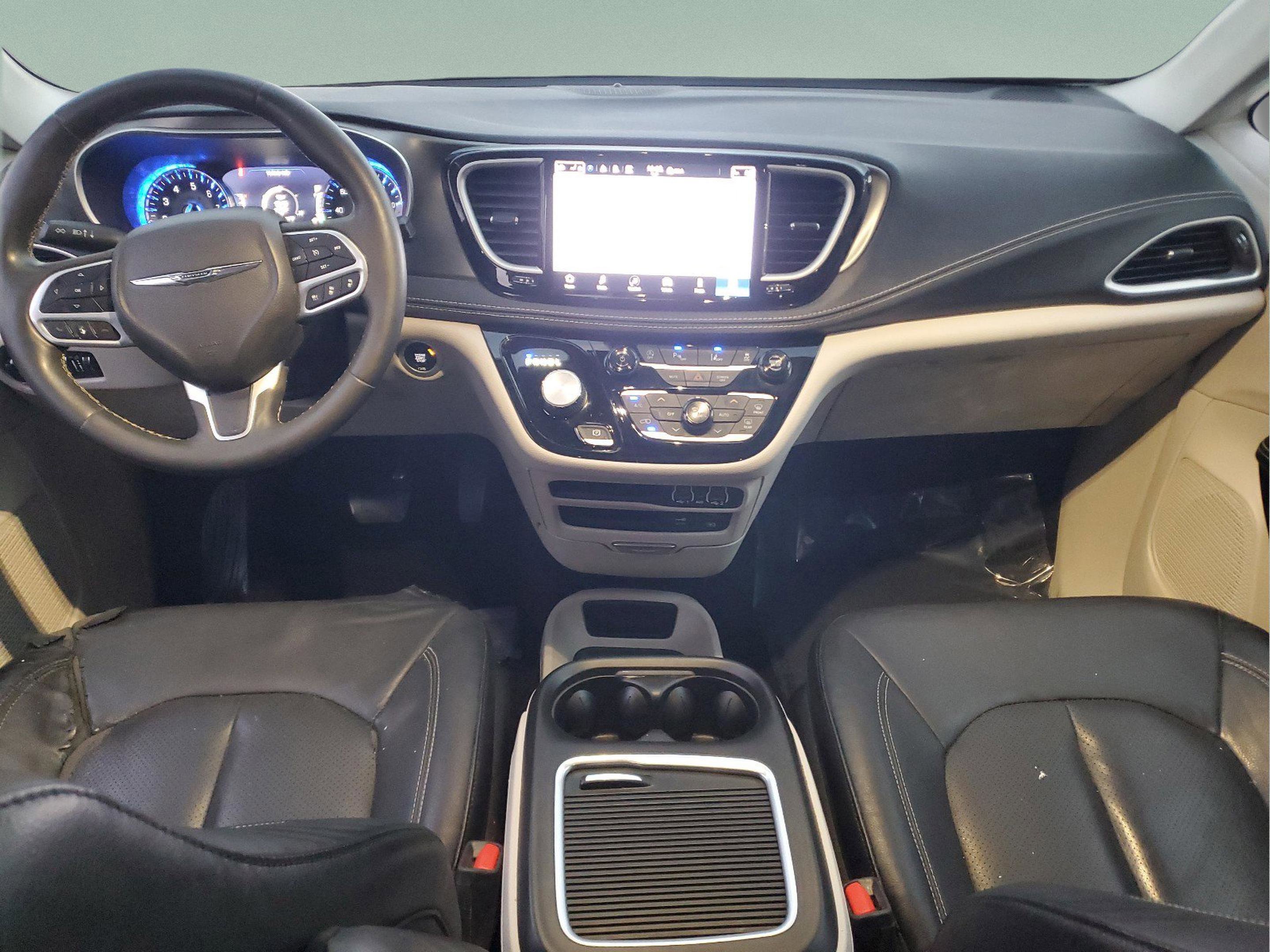 Used 2022 Chrysler Pacifica Touring-L FWD image 10