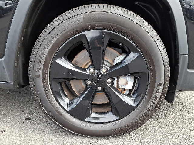 Used 2019 Jeep Cherokee Latitude Plus AWD/4WD image 9