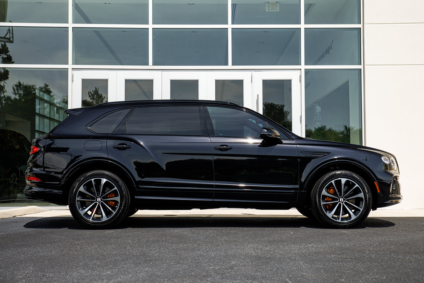 Certified 2023 Bentley Bentayga Extended Wheelbase AWD/4WD image 22