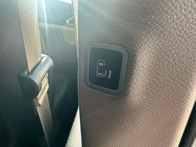 Used 2018 Chrysler Pacifica Touring-L image 19