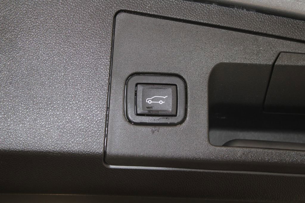 Used 2024 Cadillac XT4 Premium Luxury image 15