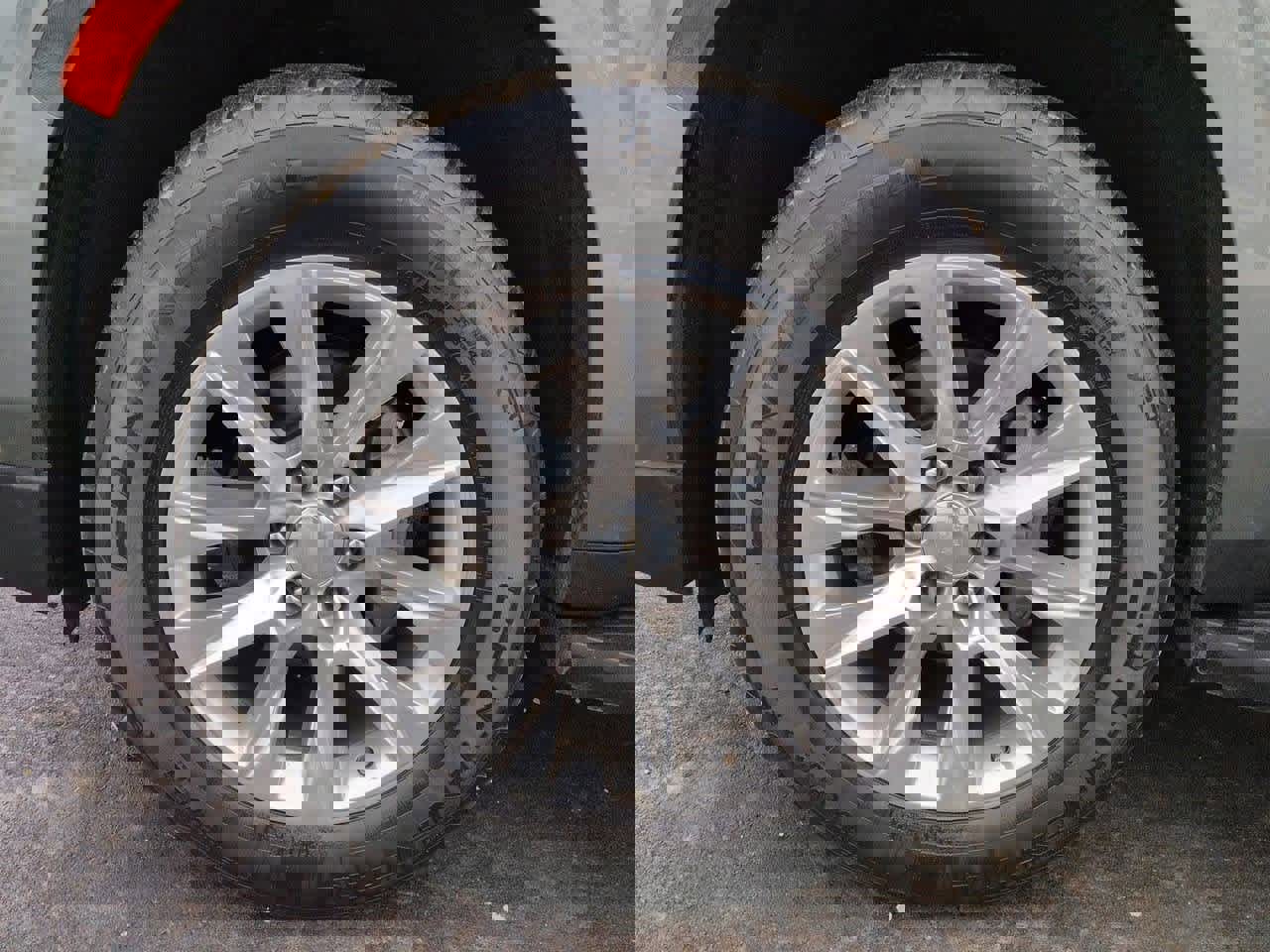 Used 2023 Chevrolet Suburban Premier image 13