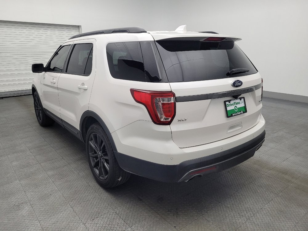 Used 2017 Ford Explorer XLT w/ Equipment Group 202A image 5