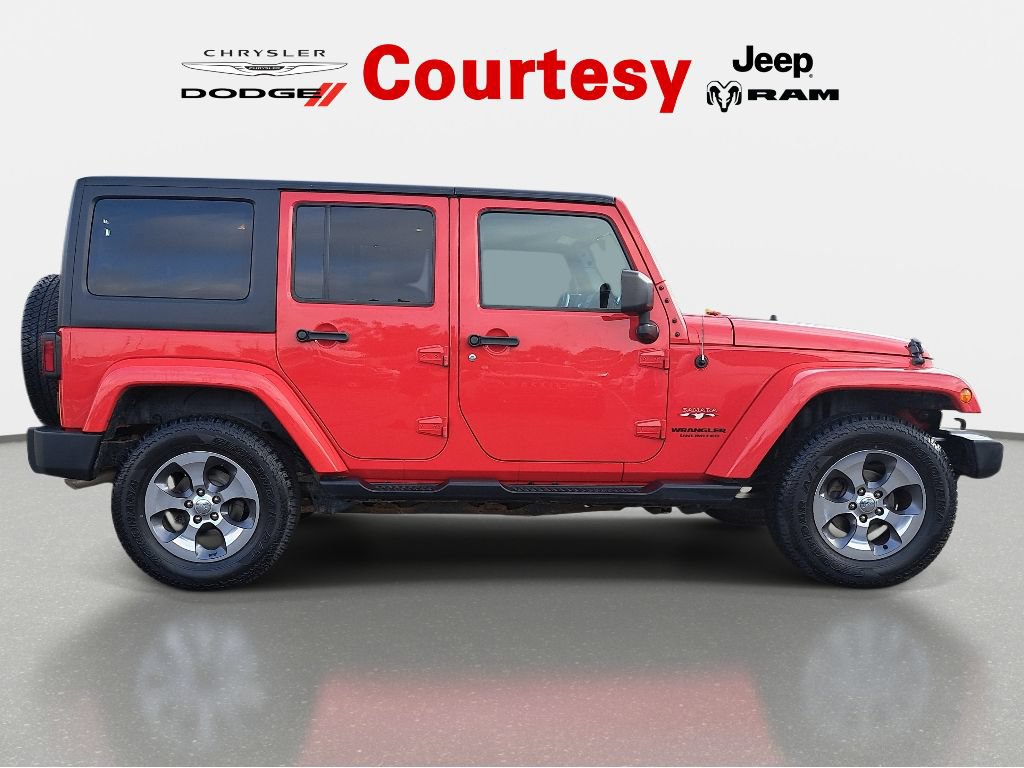 Used 2017 Jeep Wrangler Unlimited Sahara AWD/4WD image 3