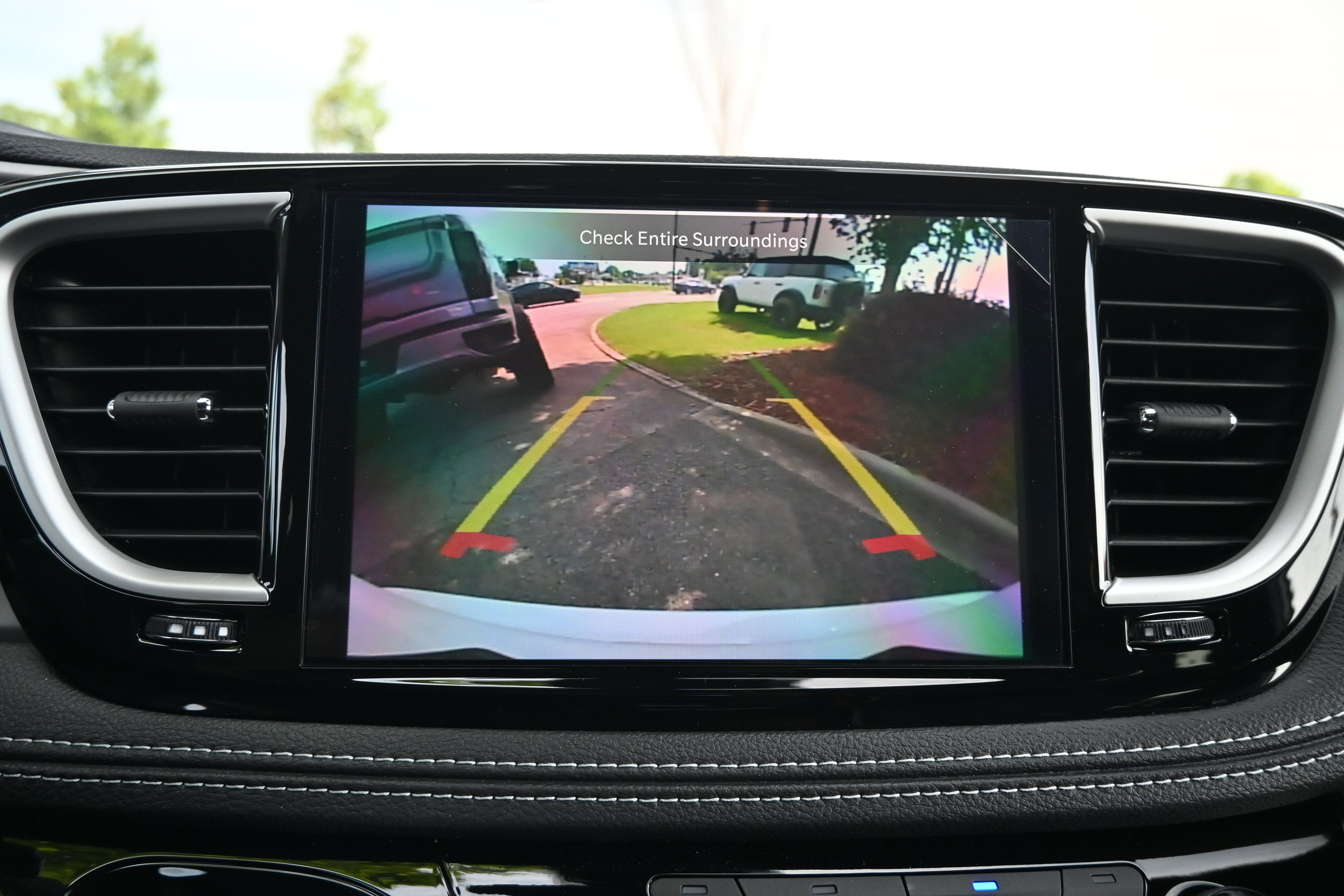 New 2027 Chrysler Pacifica Limited FWD image 25