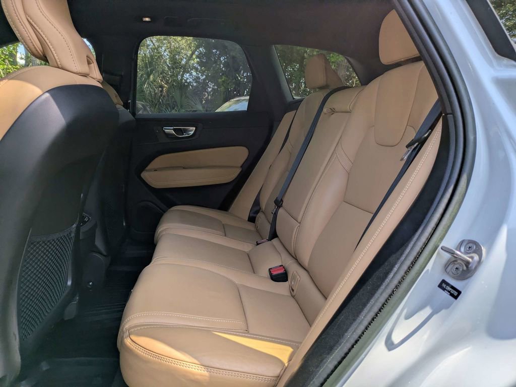 Certified 2023 Volvo XC60 B5 Ultimate w/ Protection Package Premier FWD image 14