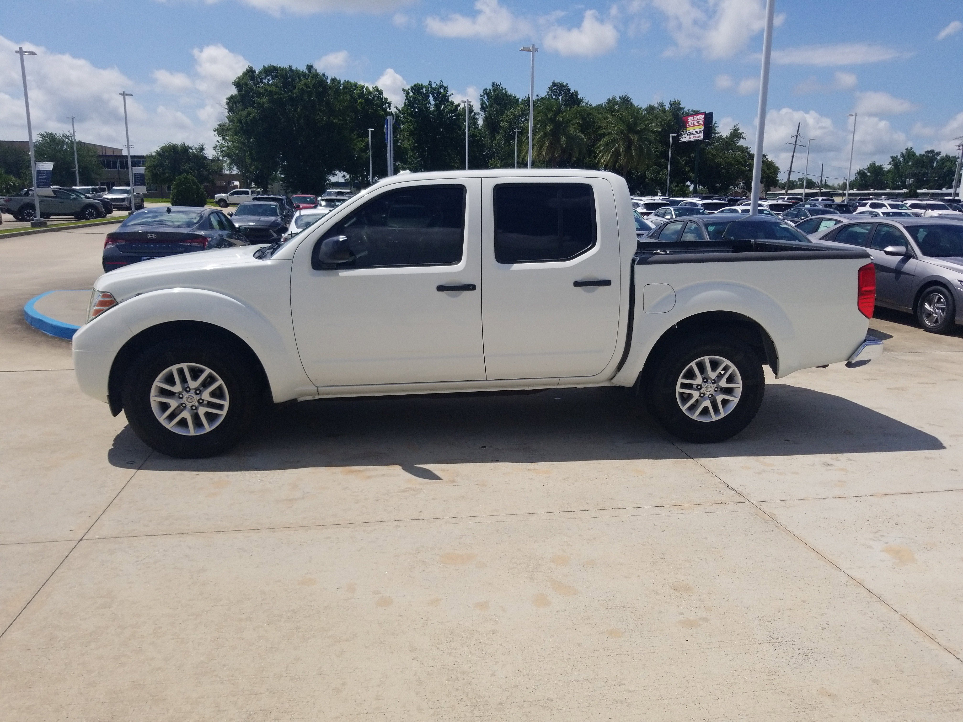Used 2014 Nissan Frontier SV w/ SV Value Truck Package RWD image 4