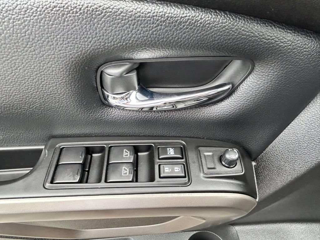 Used 2024 Nissan Titan SV w/ SV Bronze Edition Package RWD image 13