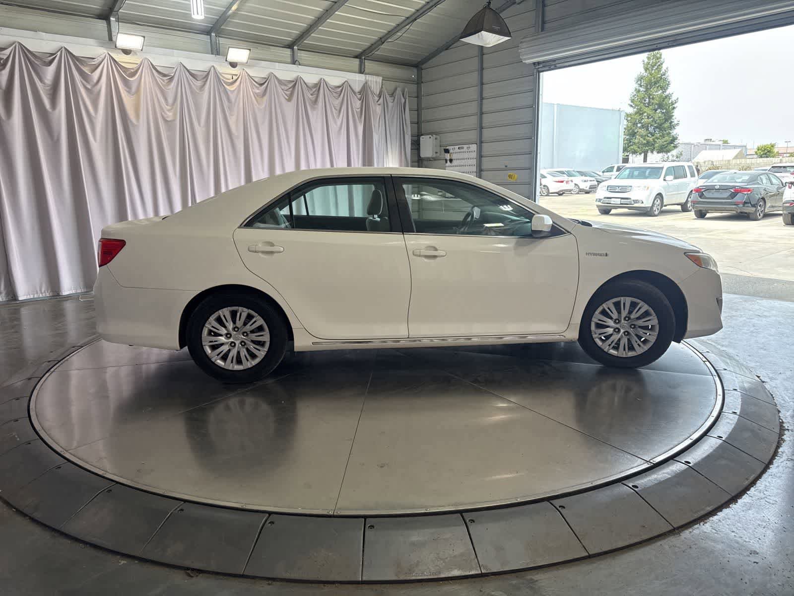 Used 2012 Toyota Camry LE FWD image 3