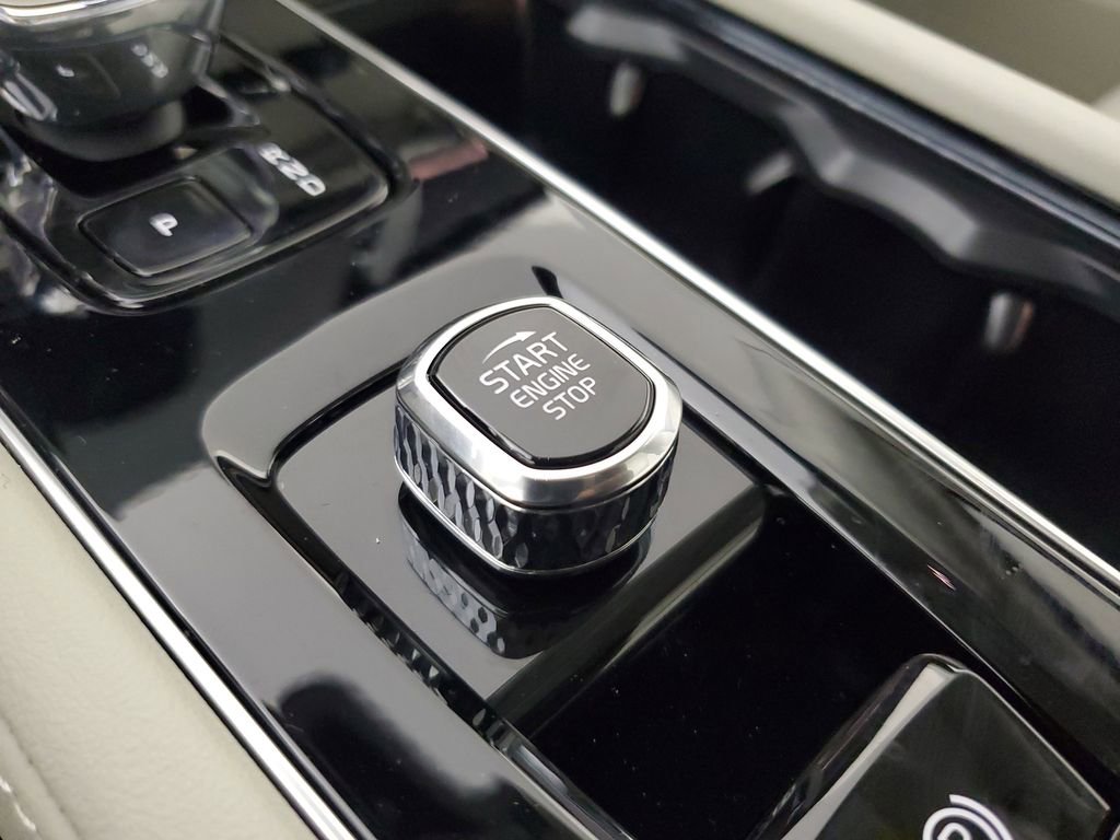 New 2026 Volvo XC90 T8 Ultra w/ Protection Package Premier image 33