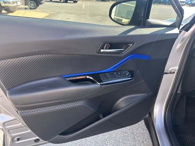 Used 2020 Toyota C-HR XLE FWD image 35