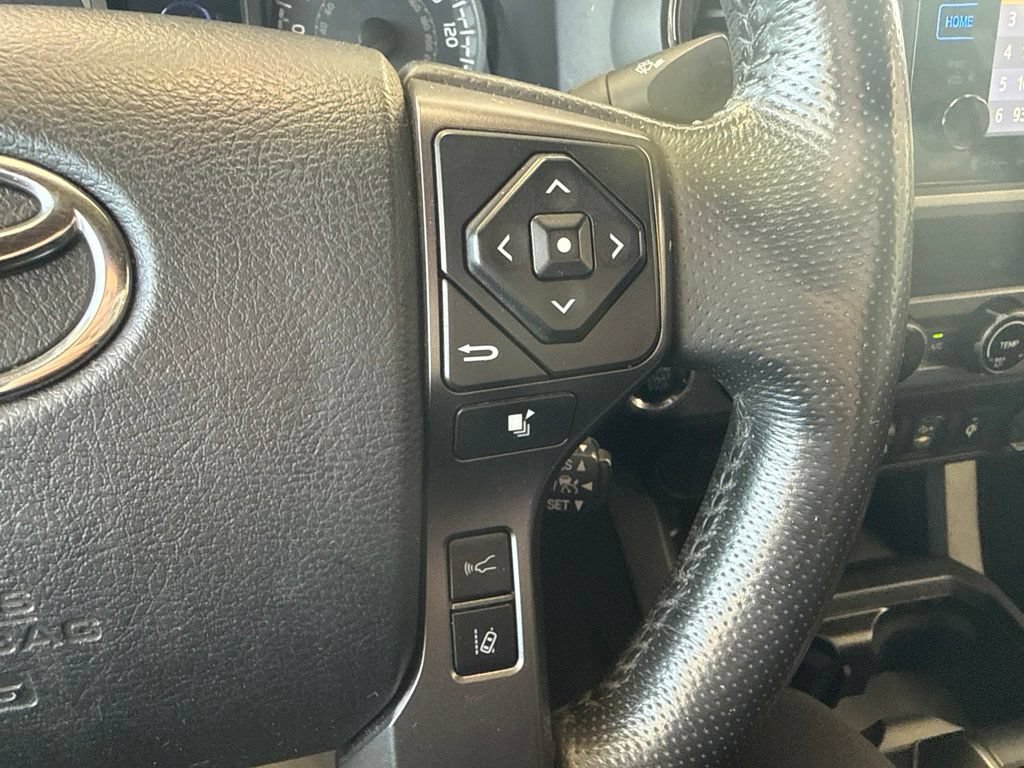 Used 2018 Toyota Tacoma TRD Off-Road AWD/4WD image 18