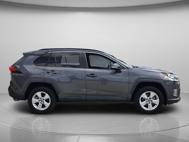 Used 2021 Toyota RAV4 XLE w/ Convenience Package FWD image 5