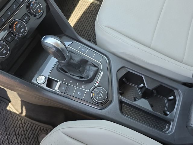 Used 2018 Volkswagen Tiguan SE AWD/4WD image 25