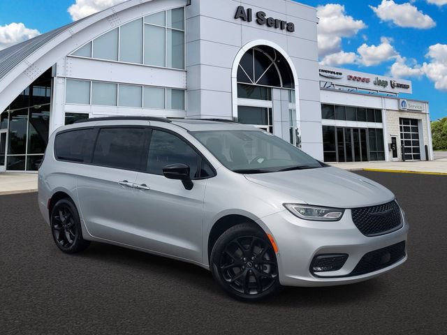 New 2026 Chrysler Pacifica Limited w/ S Appearance Package AWD/4WD image 1