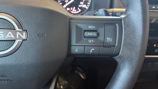 Used 2025 Nissan Rogue S FWD image 19
