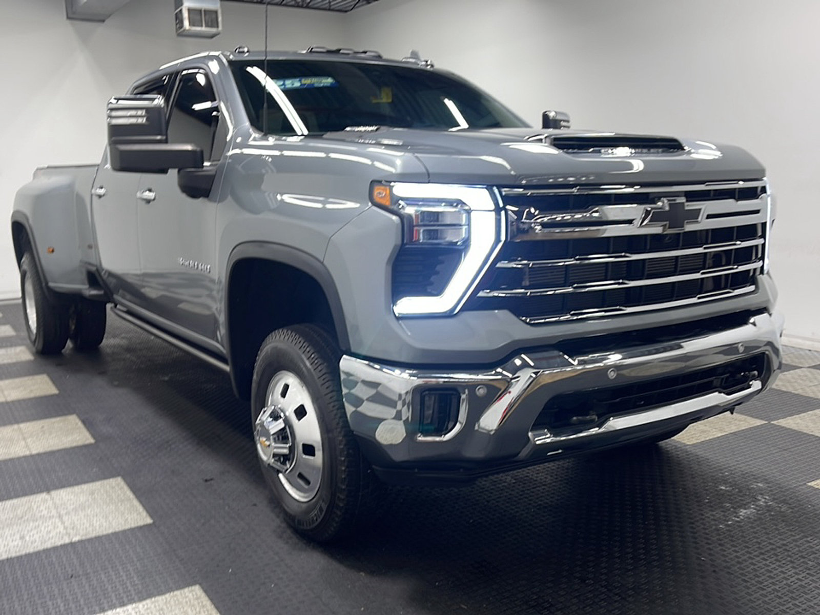Used 2025 Chevrolet Silverado 3500 LTZ w/ LTZ Plus Package AWD/4WD image 24