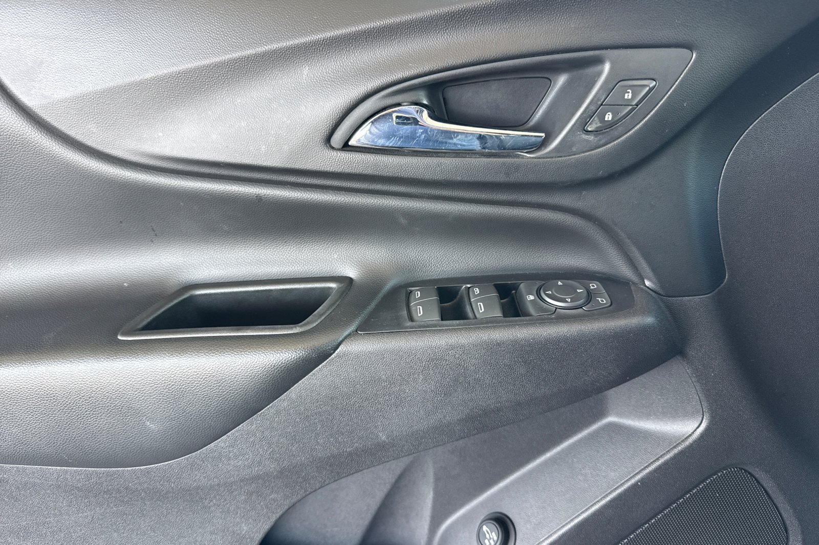Used 2019 Chevrolet Equinox LT FWD image 17