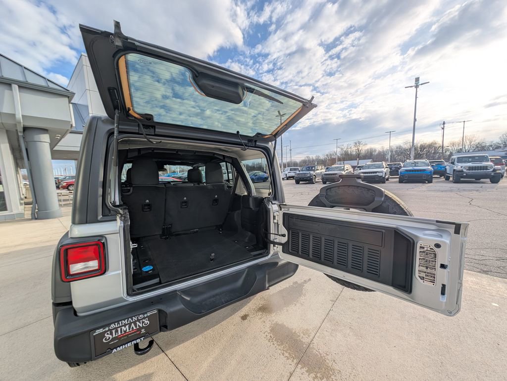 Used 2024 Jeep Wrangler Sport S image 11