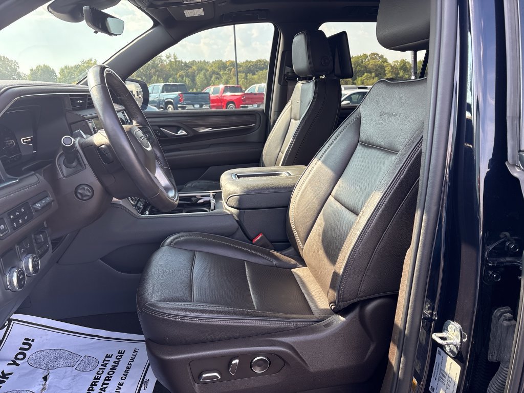 Used 2024 GMC Yukon XL Denali w/ Denali Reserve Package RWD image 15