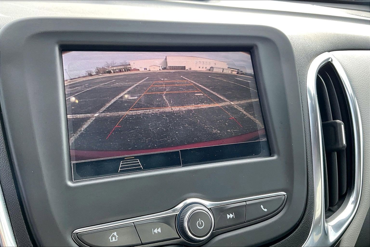 Used 2022 Chevrolet Equinox LT image 25