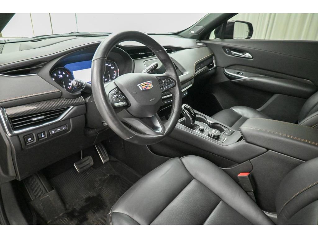 Used 2023 Cadillac XT4 Sport w/ LPO, ONYX Package image 9