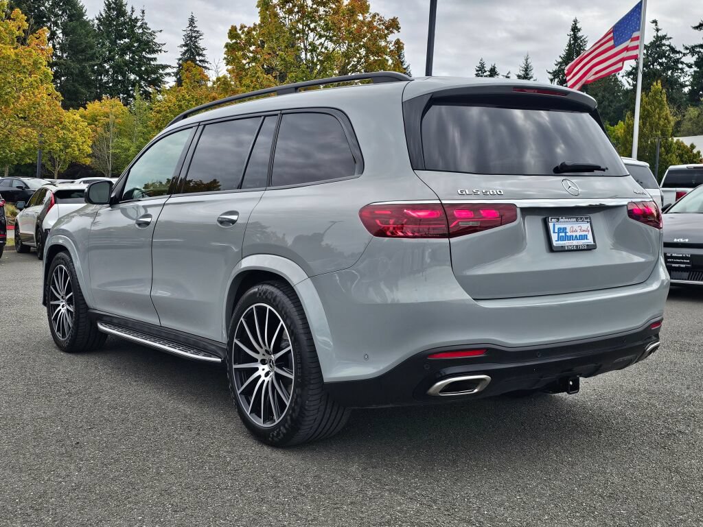 Used 2024 Mercedes-Benz GLS 580 4MATIC image 7