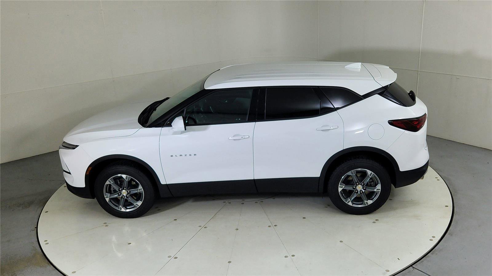 Used 2023 Chevrolet Blazer LT image 38