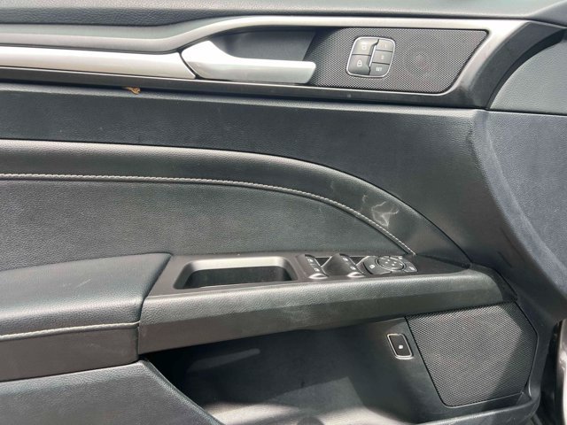 Used 2019 Ford Fusion Energi Titanium FWD image 21