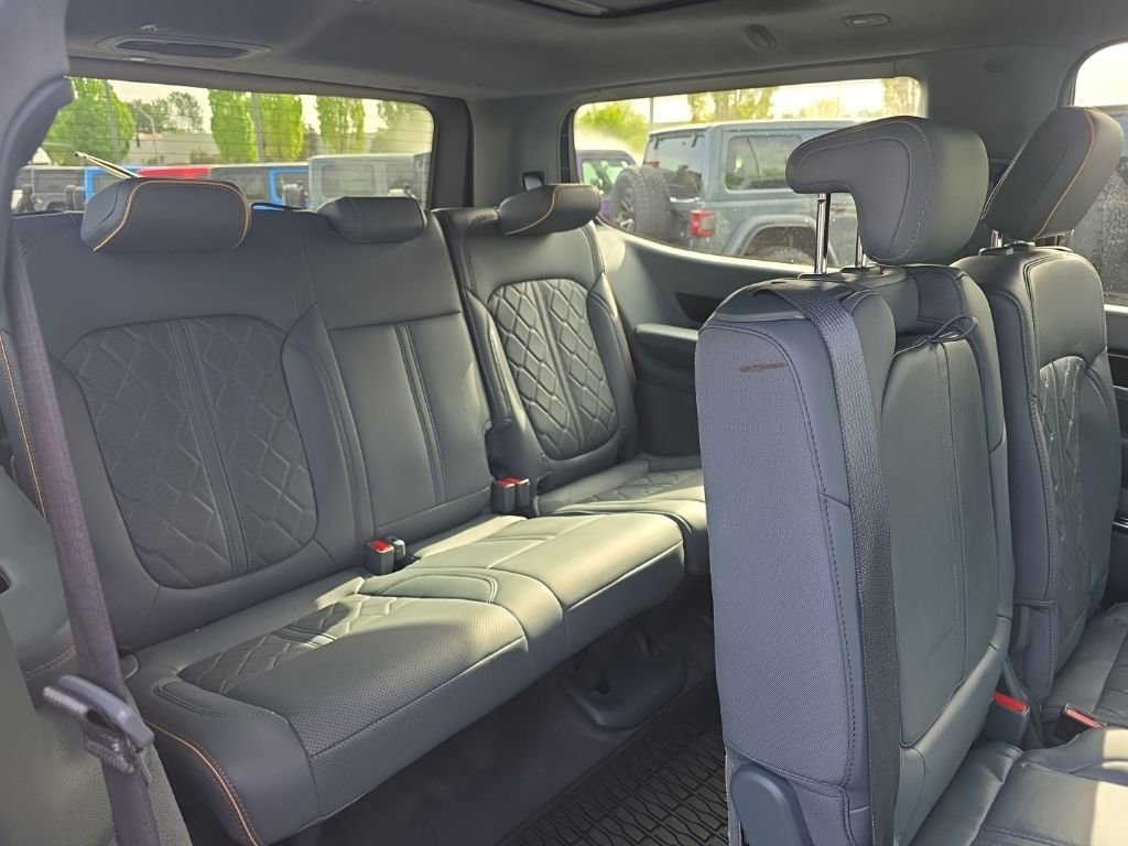 Certified 2024 Jeep Grand Wagoneer Series III w/ Rear Seat Video Group 1 AWD/4WD image 12