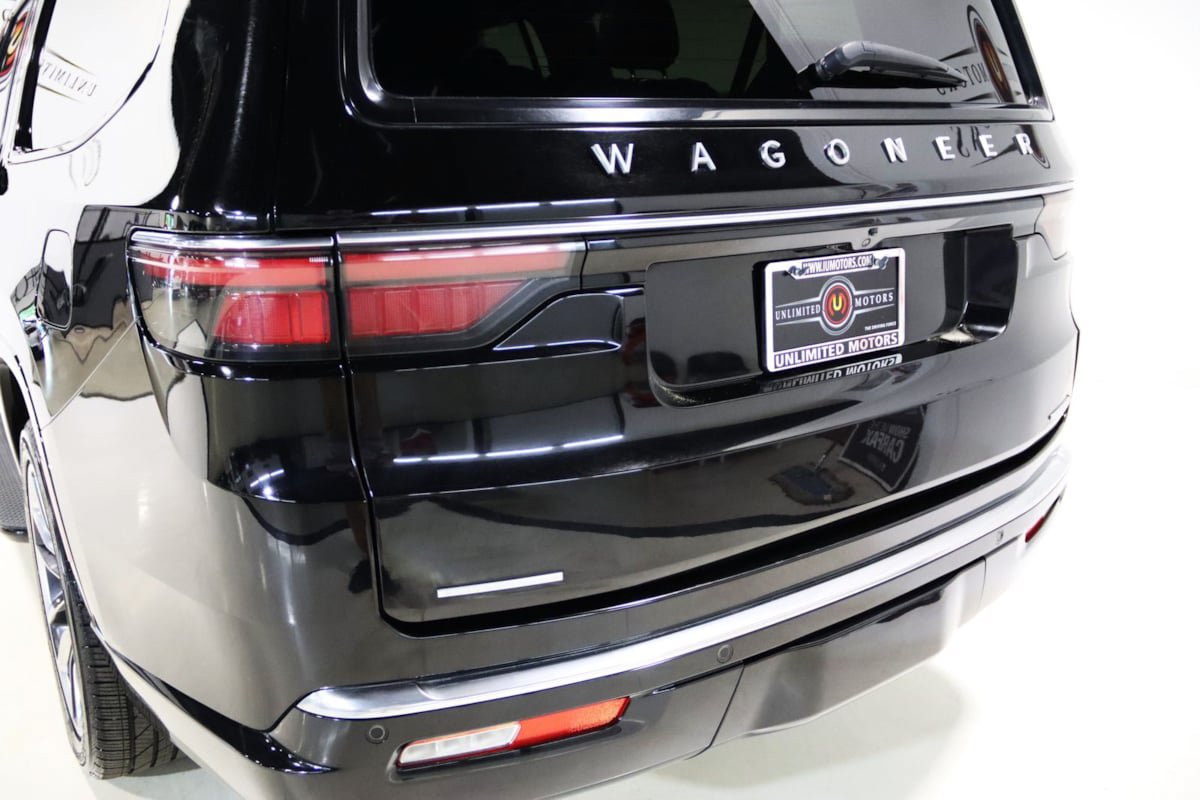 Used 2023 Jeep Wagoneer L Series II w/ Premium Group I AWD/4WD image 52