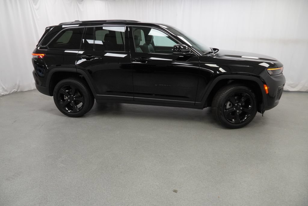 New 2026 Jeep Grand Cherokee Limited w/ Limited Altitude Package AWD/4WD image 13