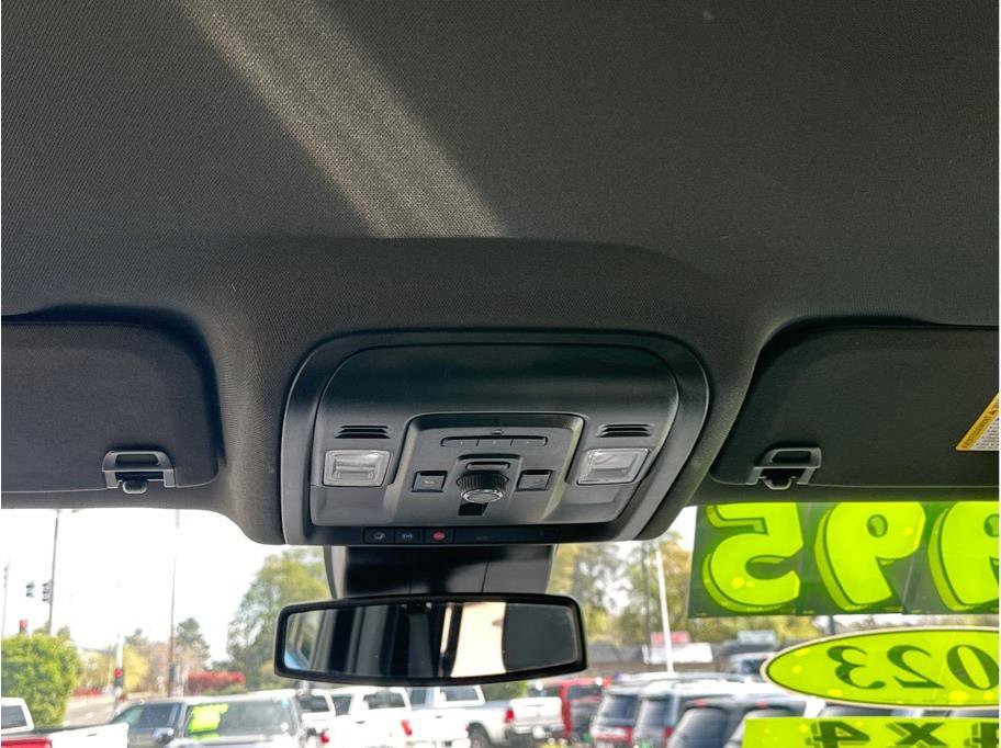 Used 2023 Chevrolet Suburban Premier image 20