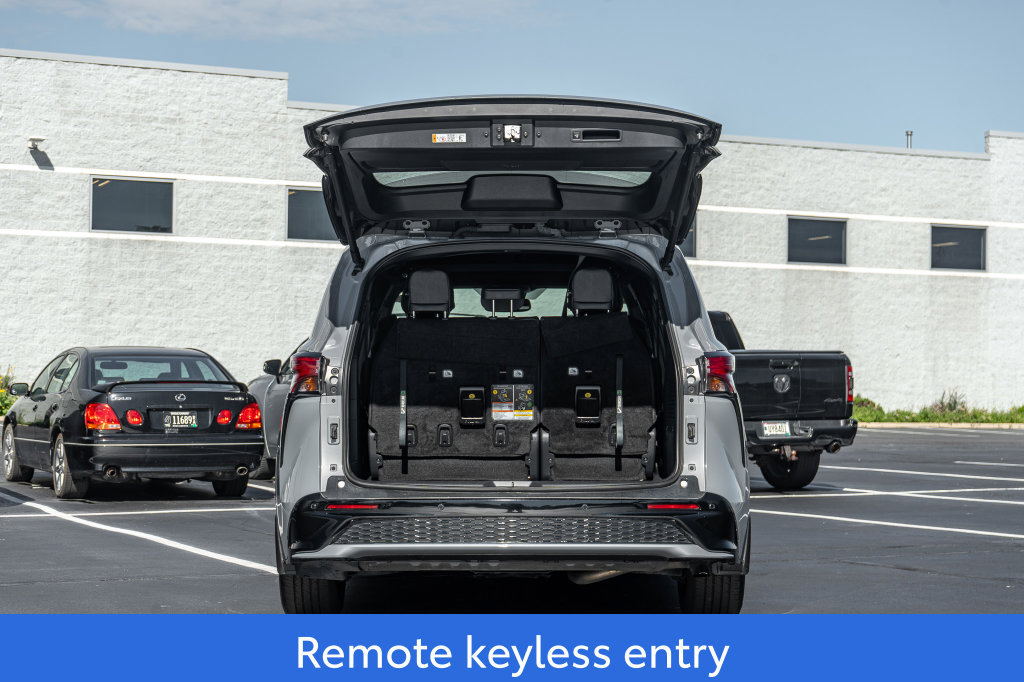 Used 2025 Toyota Sienna XSE w/ XSE Plus Package AWD/4WD image 10