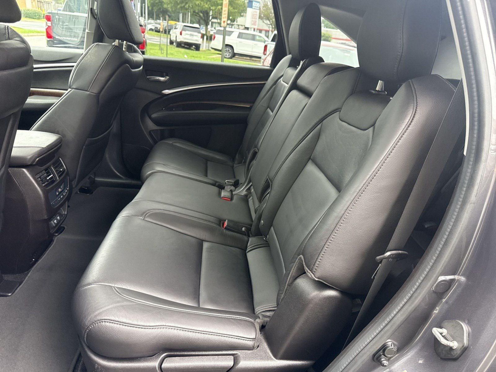 Used 2017 Acura MDX SH-AWD image 24
