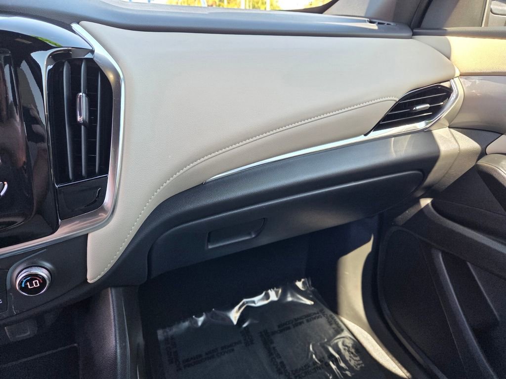 Certified 2023 Chevrolet Traverse LS w/ Midnight/Sport Edition image 24