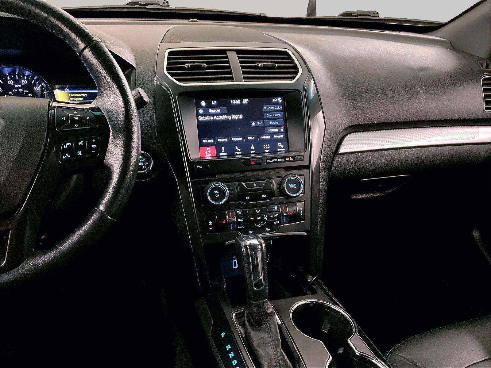 Used 2017 Ford Explorer XLT w/ Equipment Group 202A AWD/4WD image 7