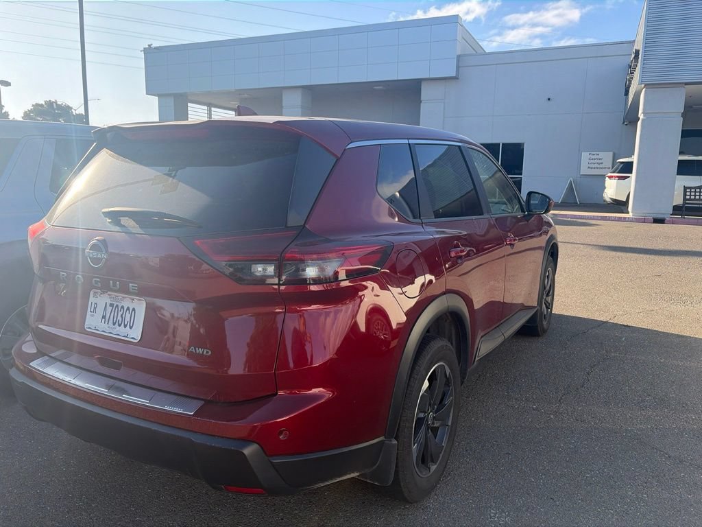 Used 2025 Nissan Rogue SV AWD/4WD image 6