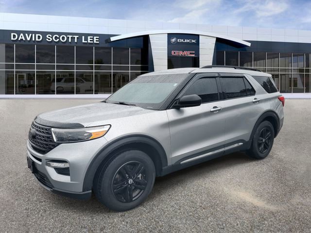 Used 2020 Ford Explorer XLT w/ Equipment Group 202A image 2