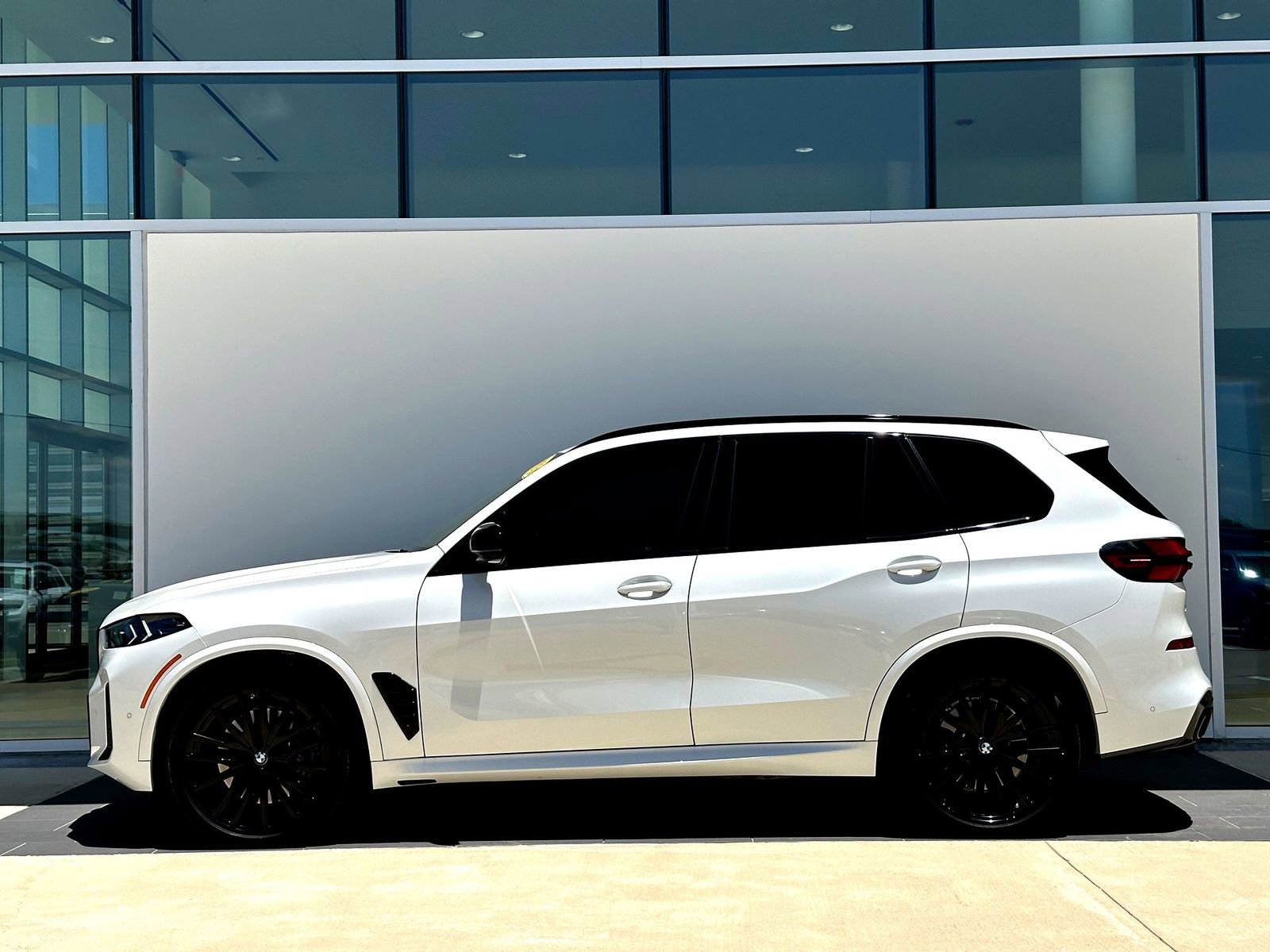 Certified 2024 BMW X5 M60i AWD/4WD image 9