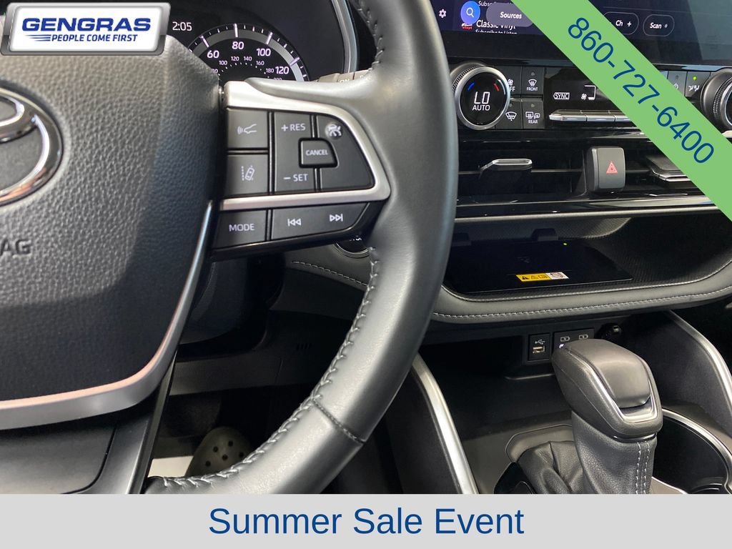 Used 2023 Toyota Highlander XLE AWD/4WD image 22