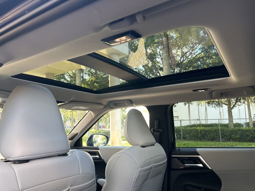 New 2025 Mitsubishi Outlander SE image 34